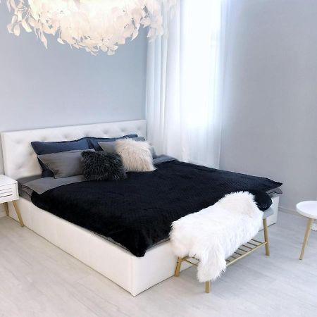 Затишна Квартира У Центрі Міста Elisium3 Kiev Exteriör bild
